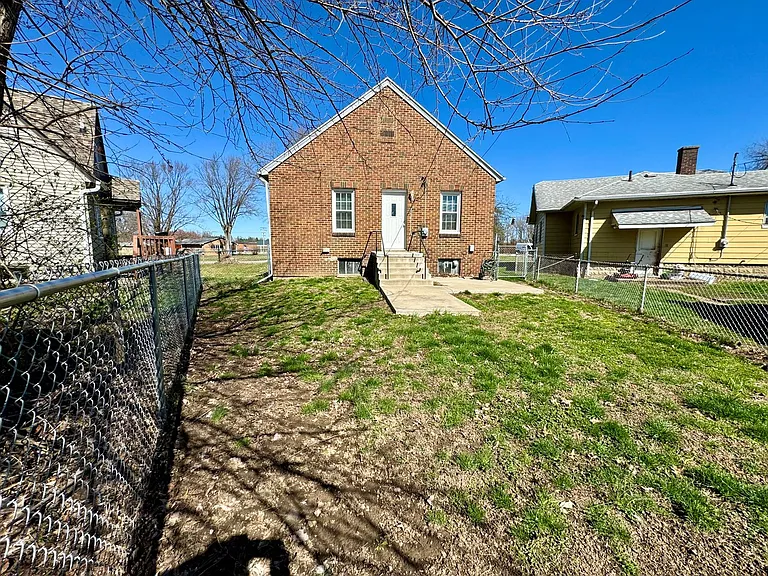 2355 Dahlen Ave — Photo 20
