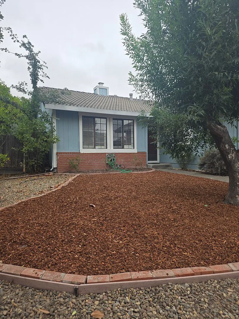 Well-Maintained Petaluma Home 3BD/2BA with EV Charging & Backyard Deck — Photo 1