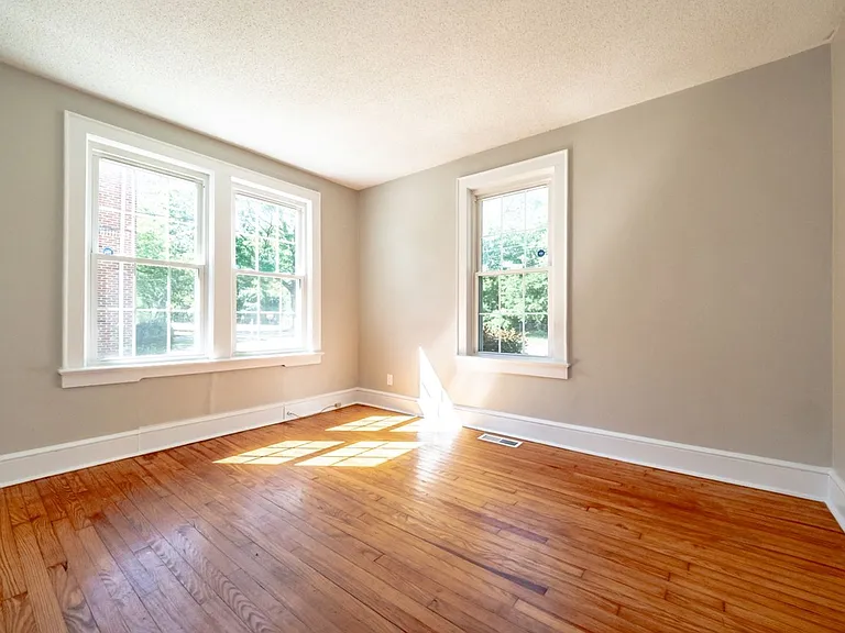 124 Haynsworth St — Photo 4