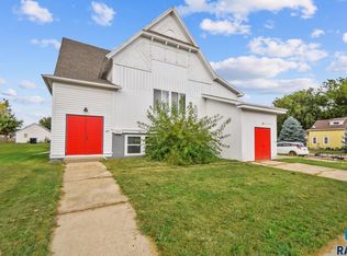 279 E 2nd St, Parker, SD 57053
