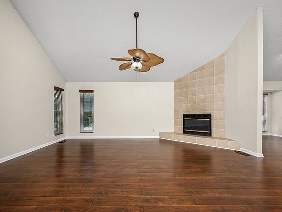 3rd image of 1061 Aire Ct