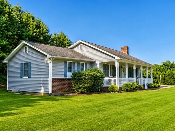 404 Parkwood Dr, Galax, VA 24333
