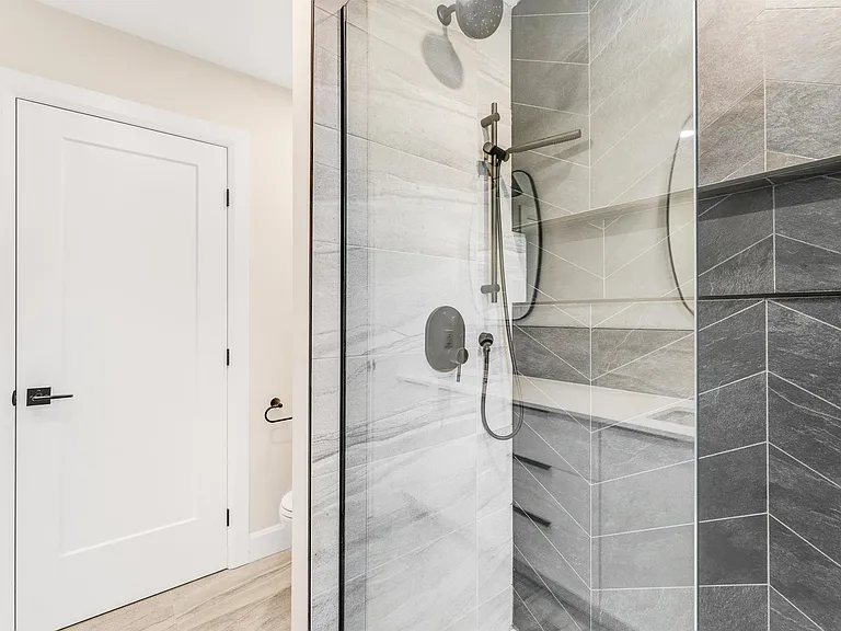 847 Woodroffe Ave #A — Photo 21