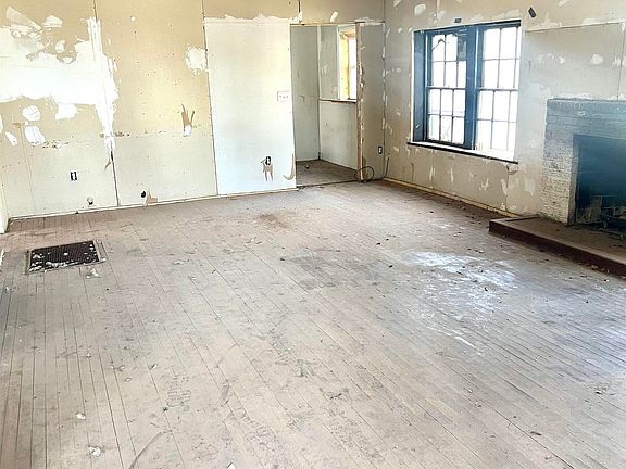 4th image of 511 N Halagueno St