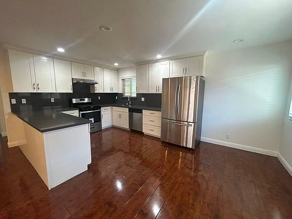 3rd image of 3193 Vesuvius Ln
