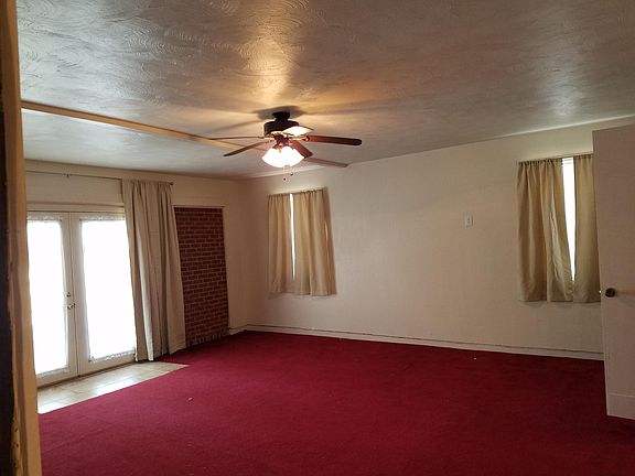 Den/Entertainment Area