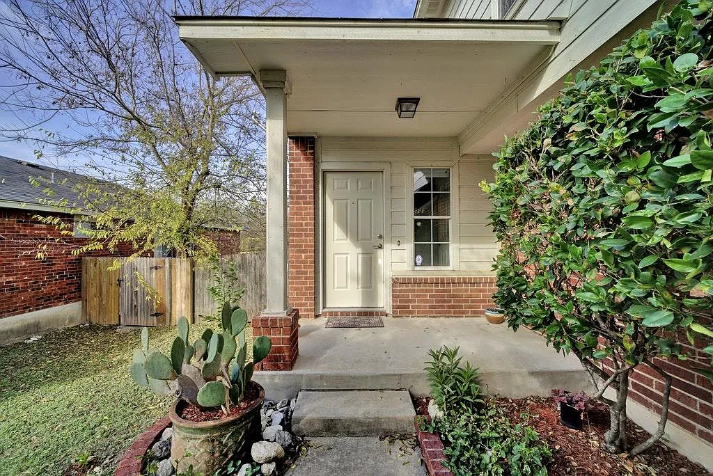 3 bed, 2.5 bath, 1491 sqft, $2,090 — Photo 3