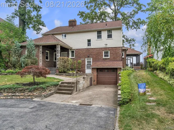 4796 Lakeshore Rd, Fort Gratiot, MI 48059