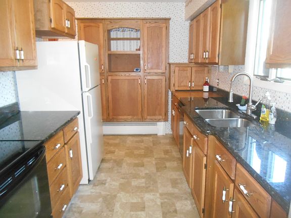 3rd image of 33 Cline Dr