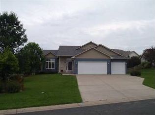 8247 Ashford Rd, Woodbury, MN 55125