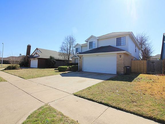 3rd image of 2805 Woodlark Dr