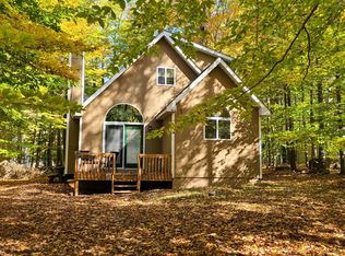 117 Chitimacha Dr, Pocono Lake, PA 18347