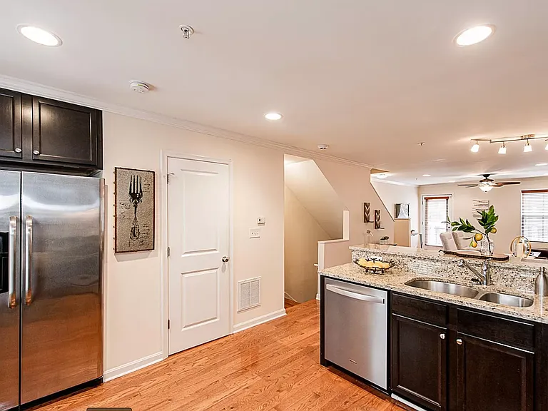 4618 Dillon Pl — Photo 11