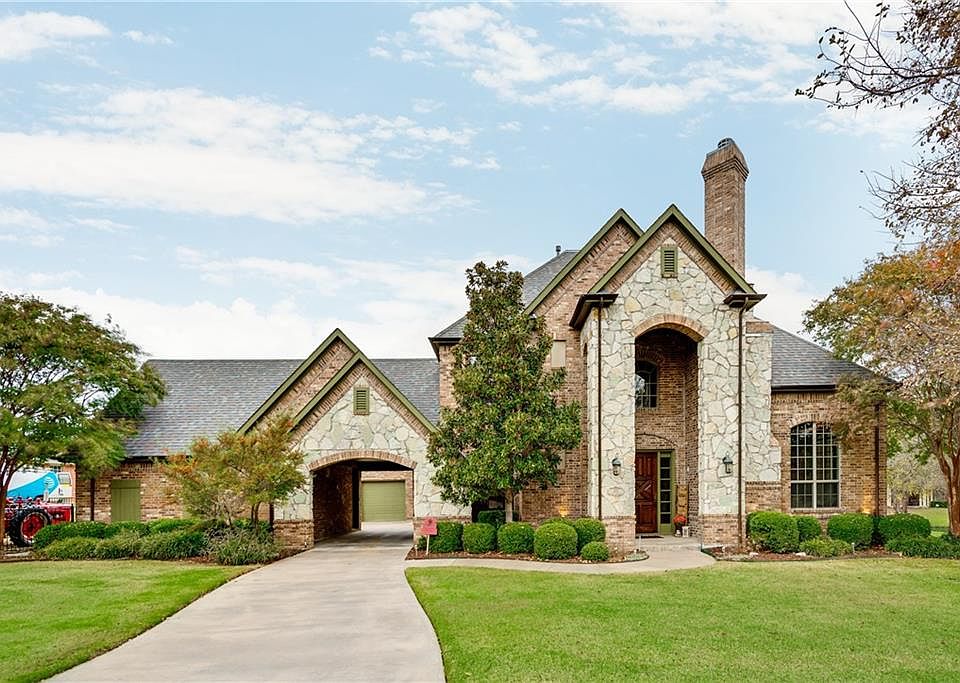 1st image of 405 Willow Springs Dr
