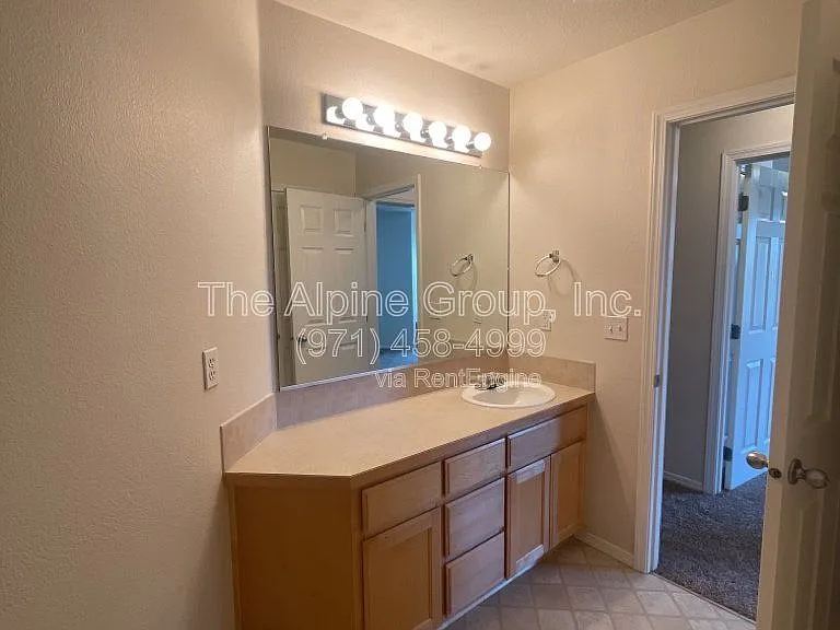 1914 27th Ave — Photo 18