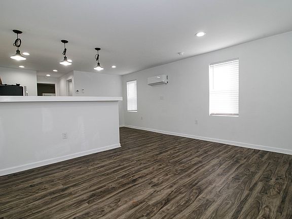 3rd image of 508 Diuguid St