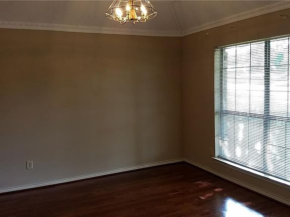 3rd image of 4905 Longwood Ct