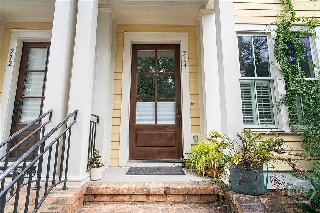 3 bed, 2.5 bath, 1419 sqft, $4,300 — Photo 3