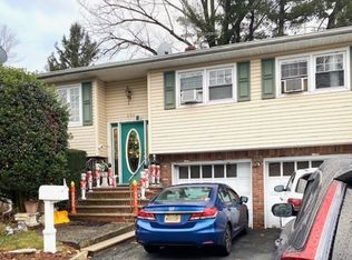 494 River Rd, Bogota, NJ 07603