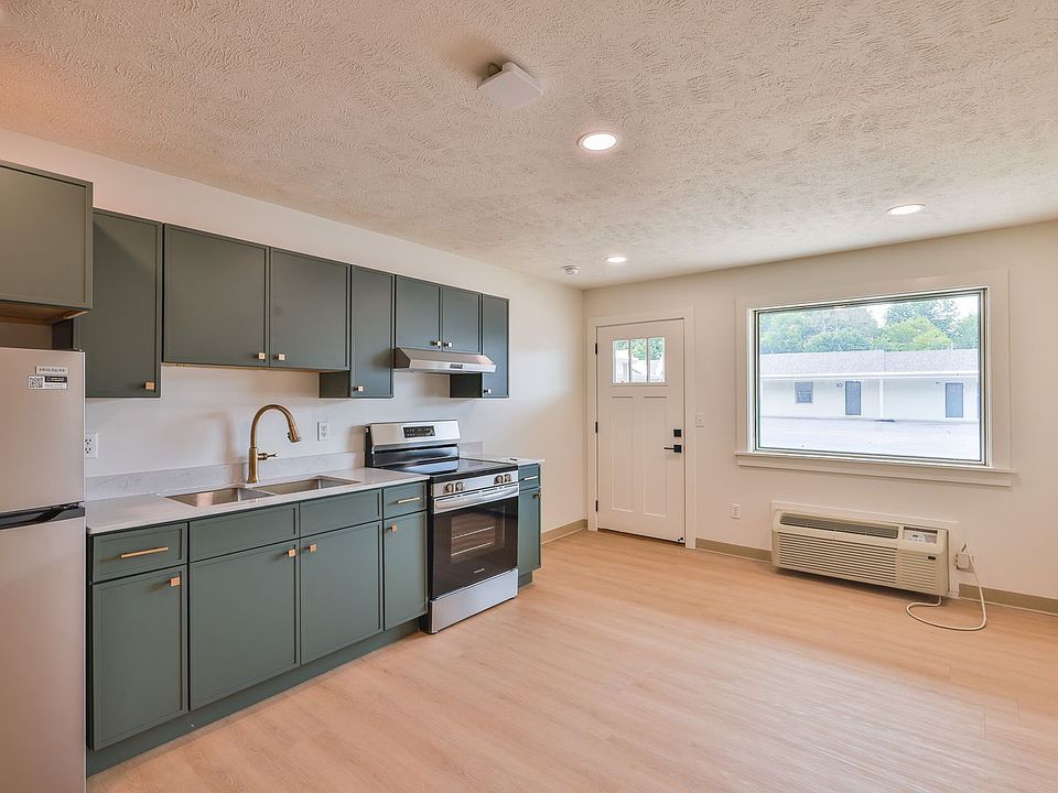 1st image of 551 Elm St Unit 4