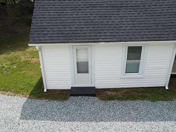 4th image of 123 Hill St