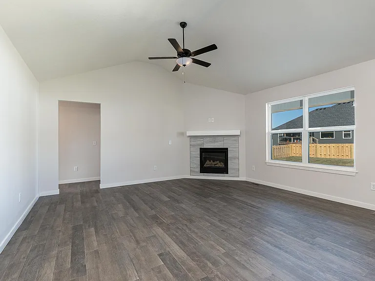 800 E Crew Dr — Photo 3