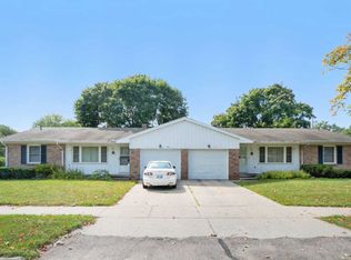 3601 Sandhurst Dr, Lansing, MI 48911