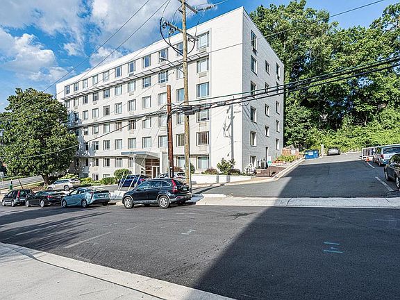 2nd image of 1730 Arlington Blvd APT 501