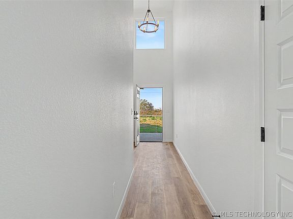 5th image of 2207 Airport Rd W