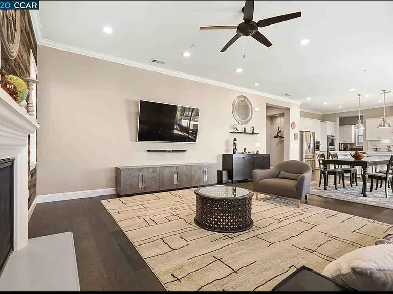 2049 Elderberry Dr — Photo 7