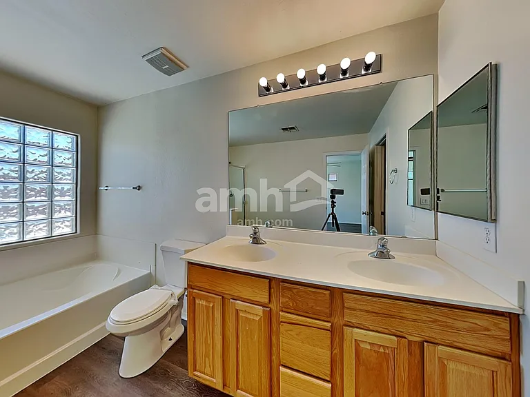 11837 W Flanagan St — Photo 9