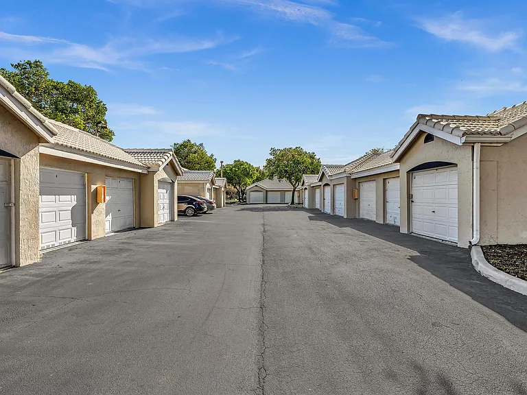 2881 N Oakland Forest Dr #112 — Photo 45