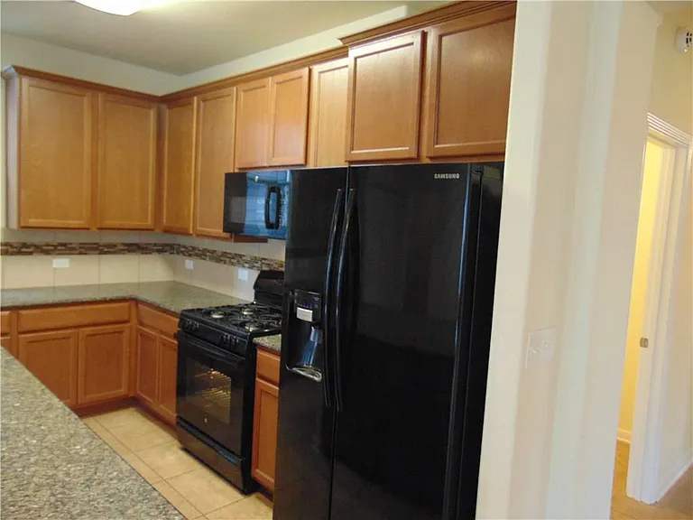 5208 Hellman — Photo 8