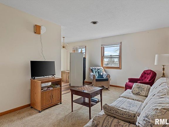 2nd image of 821 S Pasfield St