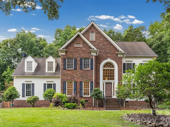 7411 Leharne Dr, Charlotte, NC 28270