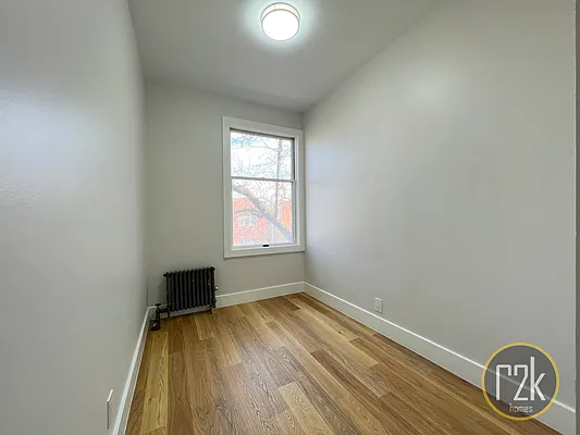 Rented by Realty 2000 Corp | media 21