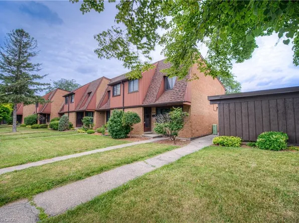 112 Kingswood Dr #21, Kitchener, ON N2E 1S9