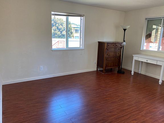 5th image of 712 8th Ave