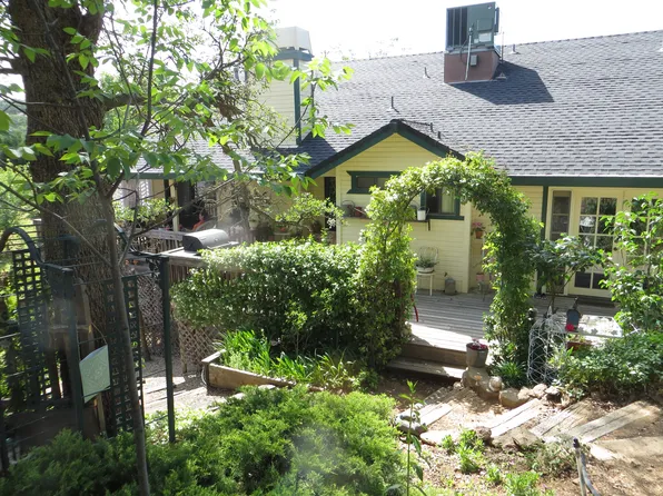 3400 Huckleberry Ln, Valley Springs, CA 95252
