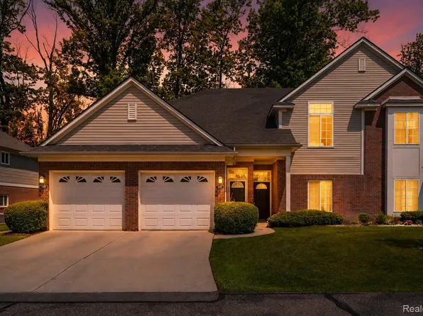 3695 Eagle Creek Dr, Shelby Township, MI 48317