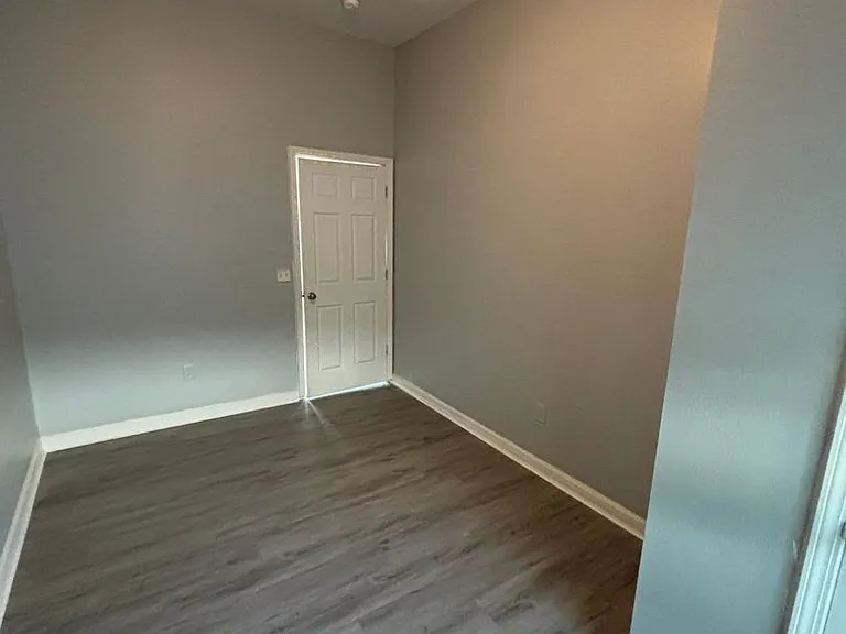 503 W Hovey St — Photo 14