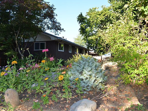 Front of daylight ranch home