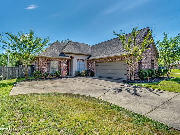 3rd image of 305 Amberwood Ct