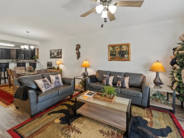 (undisclosed Address), Pigeon Forge, TN 37863