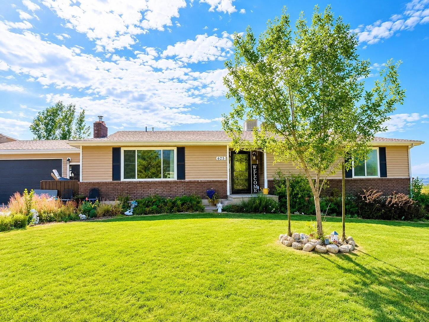 3 bed, 2.5 bath, 1988 sqft, $2,500 — Photo 1