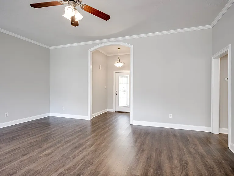 812 Paisley Ln — Photo 6