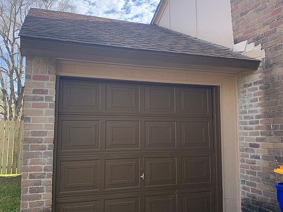 1 car garage with garage door opener