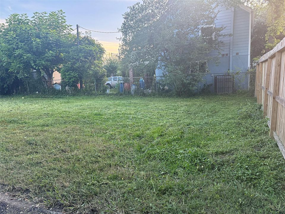 2nd image of 3311 Josephine St