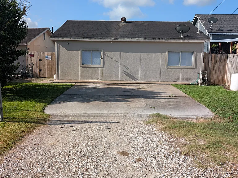 709 Hickory St — Photo 1