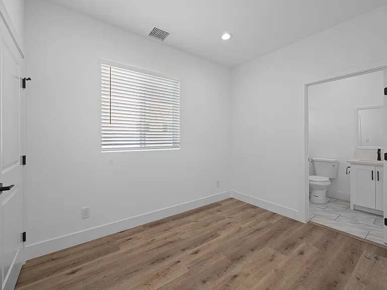 1506 W 206th St — Photo 3